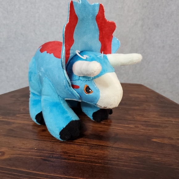 Jurassic World Dominion Plush Stuffed Animal - NASUTOCERATOPS (8 inch) - Picture 4 of 6